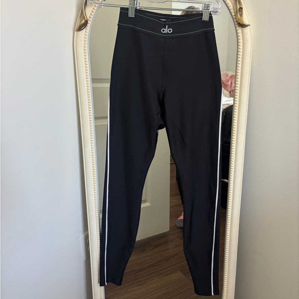 Airlift High Waist Suit Up Alo YOGA Leggings - Black and White XS